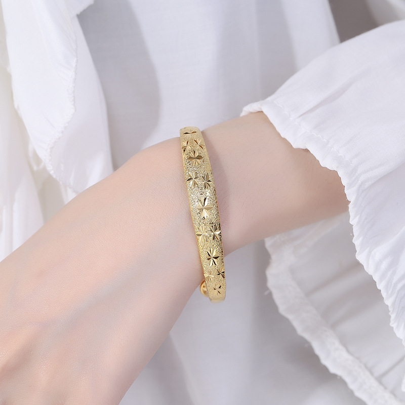 24K ゴールド レディース ワイド バングル |   AU - Photography Yellow のレビューと価格